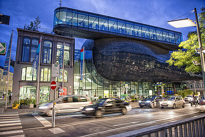 Csm Kunsthaus Graz Needle Aussen Publikum C Peter Riedler 4c13031acd